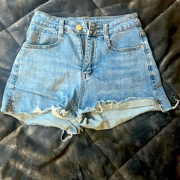 High-waisted blue denim shorts #denimshorts - Picture 1 of 3
